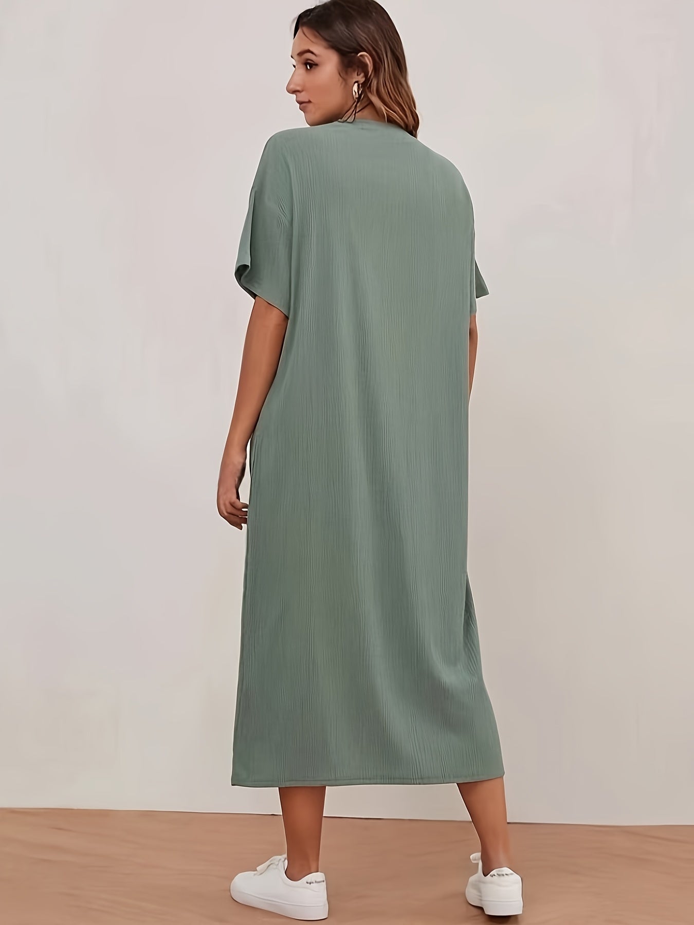 Salbeigrünes Midi-T-Shirt-Kleid - Lena