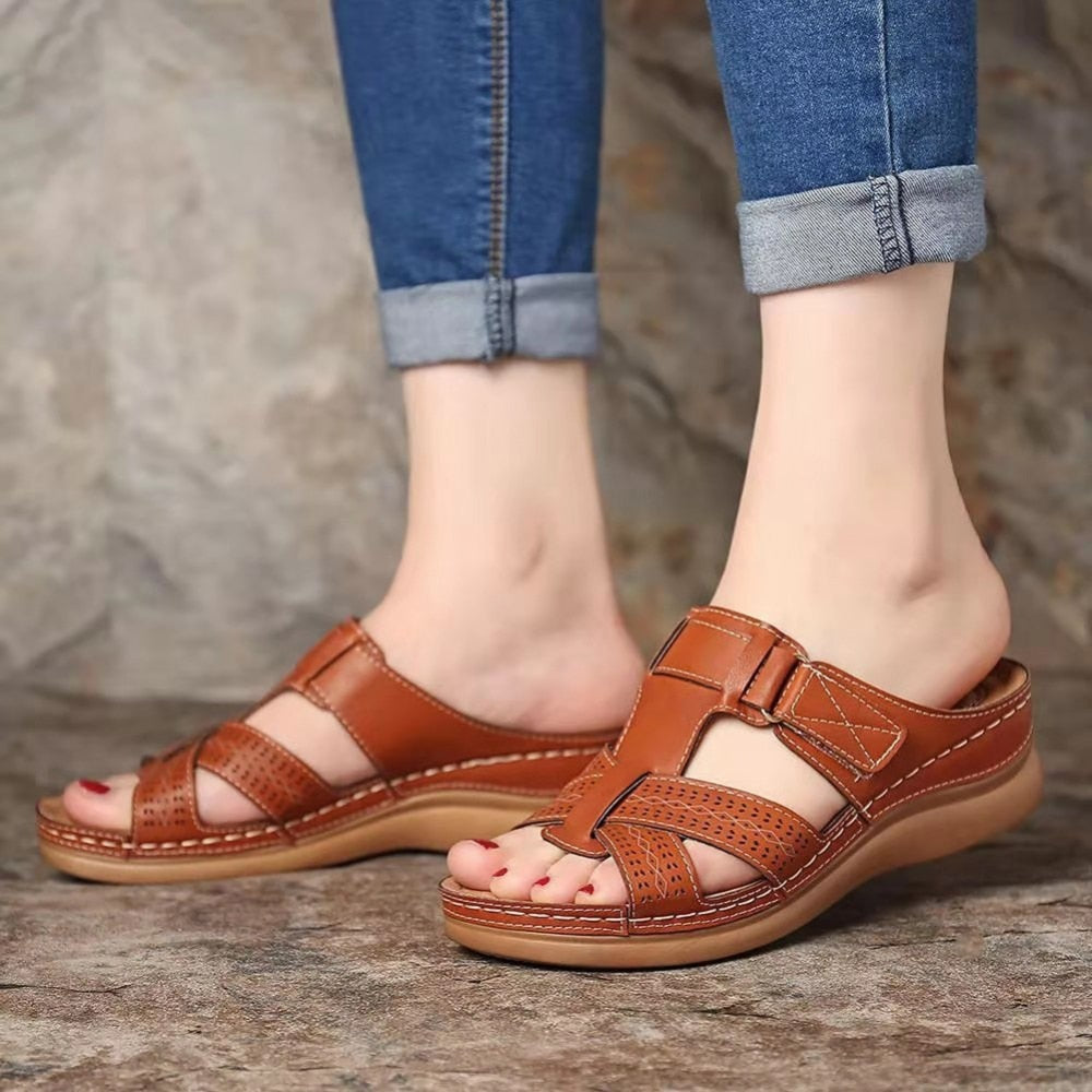 Carla – Breite Keilabsatz-Sandalen