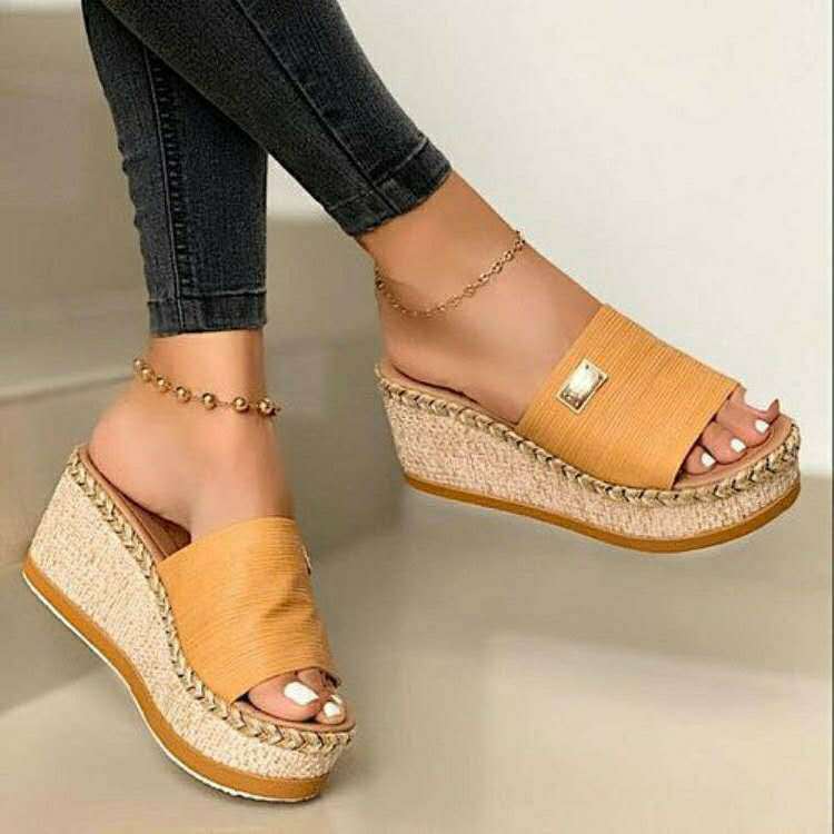 Lina Braune Sandal-Wedges