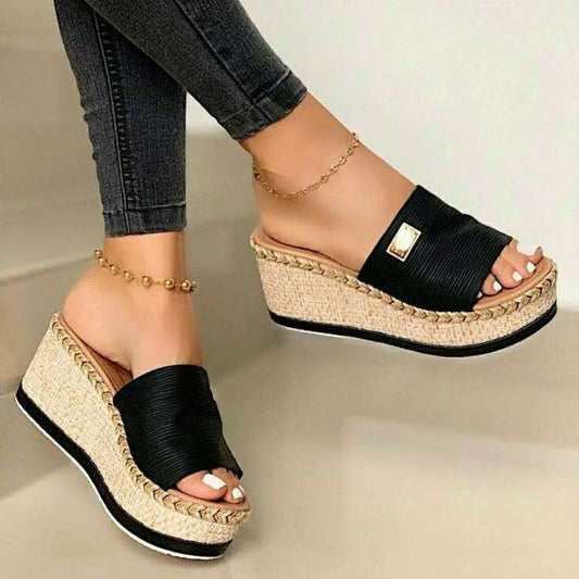 Lina Braune Sandal-Wedges