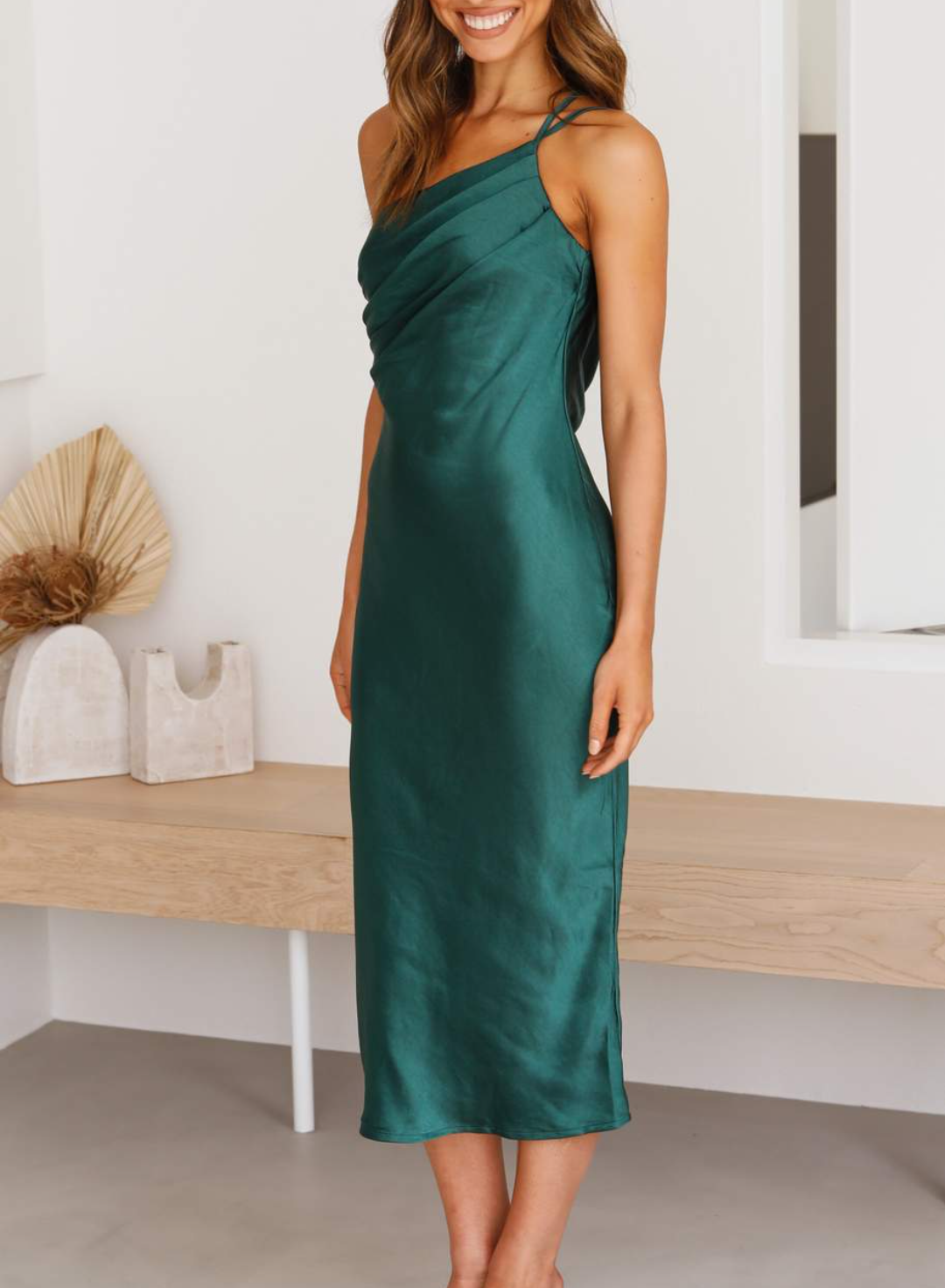 Annelot's One-Shoulder Midi-Kleid