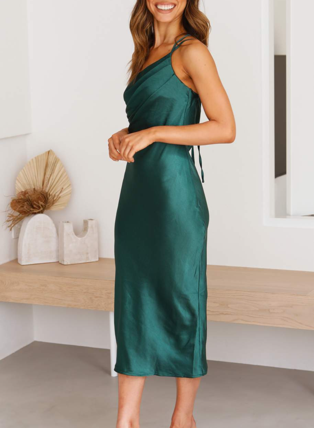 Annelot's One-Shoulder Midi-Kleid